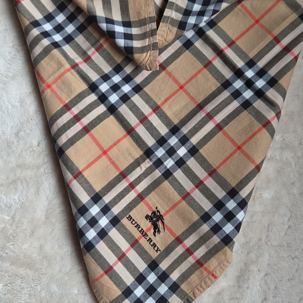 Burberry Beige and Black Plaid Square 18×18" - Picture 6 of 6